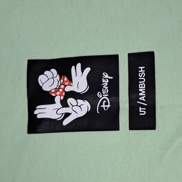Uniqlo x Ambush Minnie Mickey Mouse Holding Hands Heart Green Graphic Tee VG XS - Picture 4 of 10